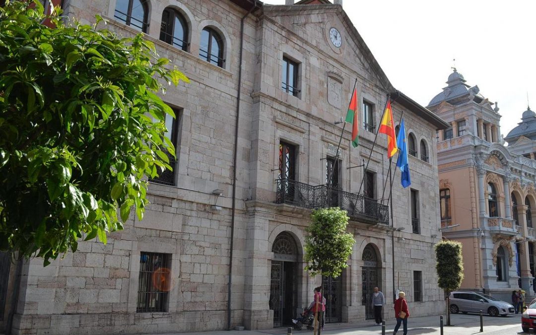 Luchamos por políticas económicas marcadas por la responsabilidad. Llanes ha rebajado la deuda municipal en un 46,96% durante los últimos años de la presente legislatura.