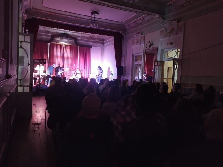 Llenazo en el Casino. Concierto de Muñeco Vudú….