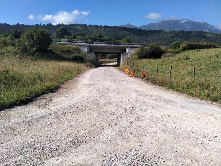 Comienzan las obras en el camino del cementerio de Vidiago….