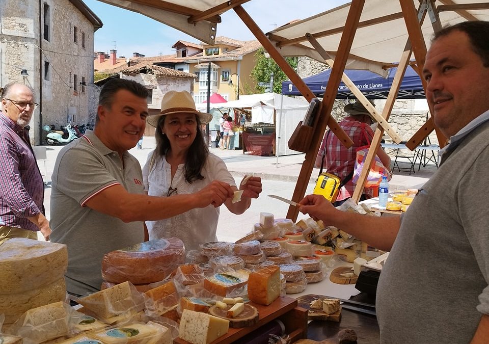 Hoy se inauguró en la Plaza de Santa Ana la trigésimo tercera edición de la Muestra de Quesos….