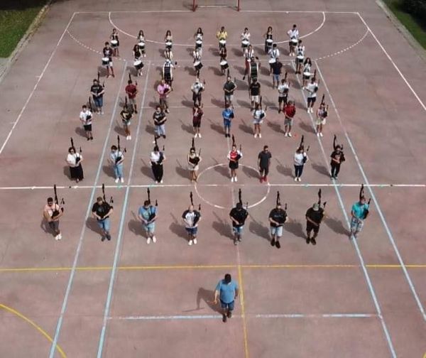 Le deseamos a nuestra Banda de Gaites El Llacín el mayor de los éxitos en el Festival de L’Orient y …