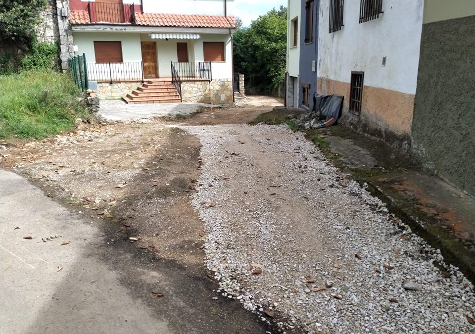 Arreglo de un camino en el barriu de Rumoru, dos caminos en el barriu de Pedru Jerrin, el camino que…