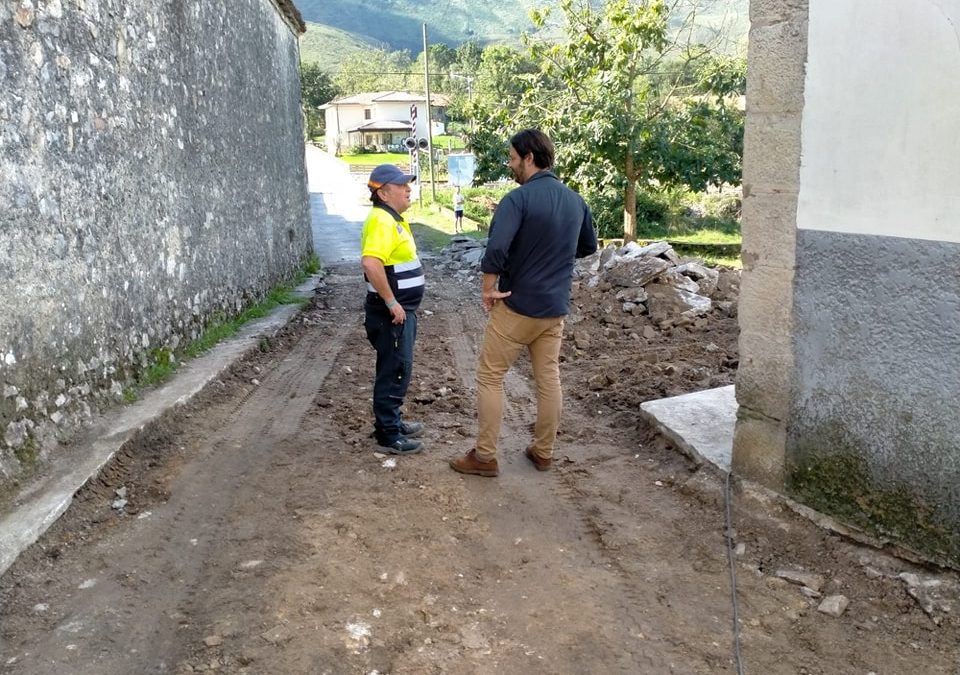 El Alcalde supervisa obras en compañía de la Alcaldesa de Barrio de La Galguera….