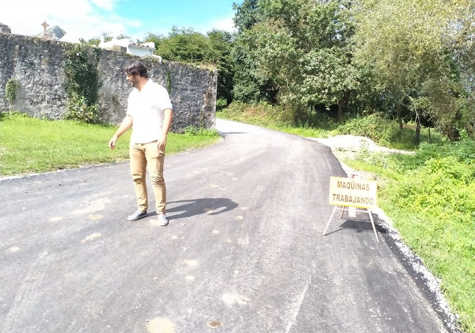 El Alcalde visita las obras del camino del cementerio de San Roque en su recta final….