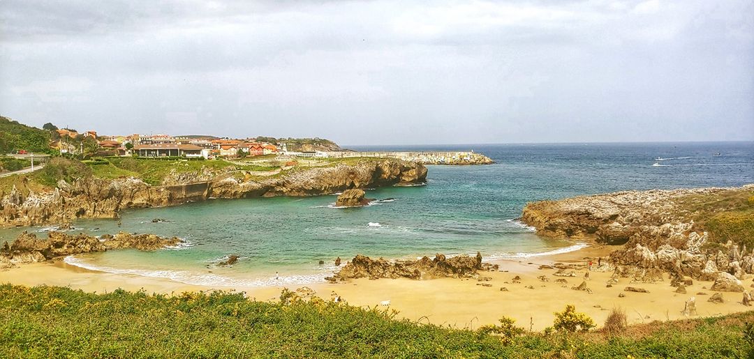 Limpieza voluntaria en la playa de Toró…