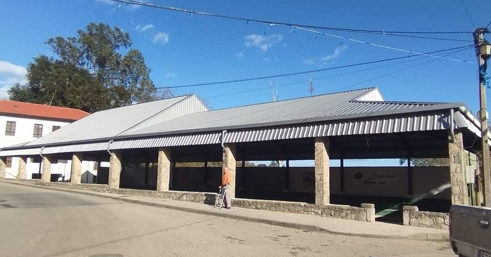 Finalizadas las obras de renovación de la cubierta de la bolera de Porrúa….