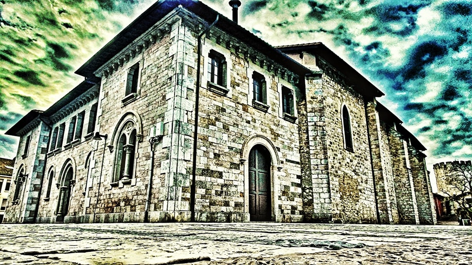 Llanes monumental…