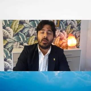 Os deseo una feliz navidad rodeados de vuestros seres queridos, que se cumplan todos vuestros deseos…