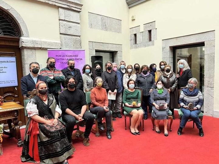 Esas mujeres, a las que tanto debemos y cuya labor siempre ha permanecido en segundo plano, merecen …