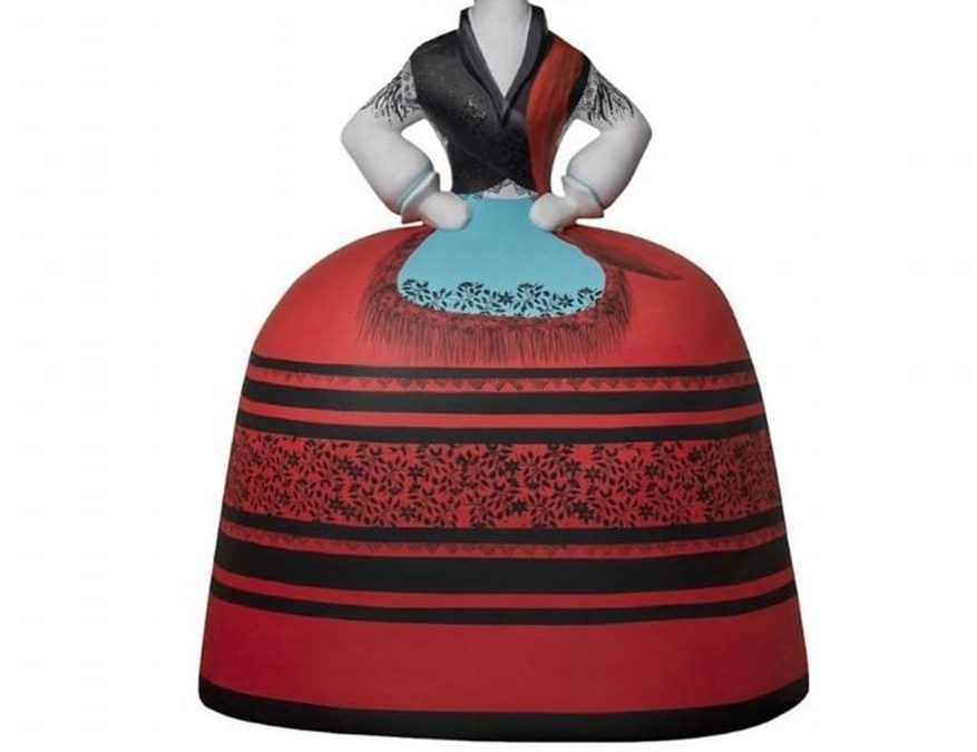 Llanes instalará  una ‘menina’ de una aldeana, del escultor Antonio Azzato Sordo…